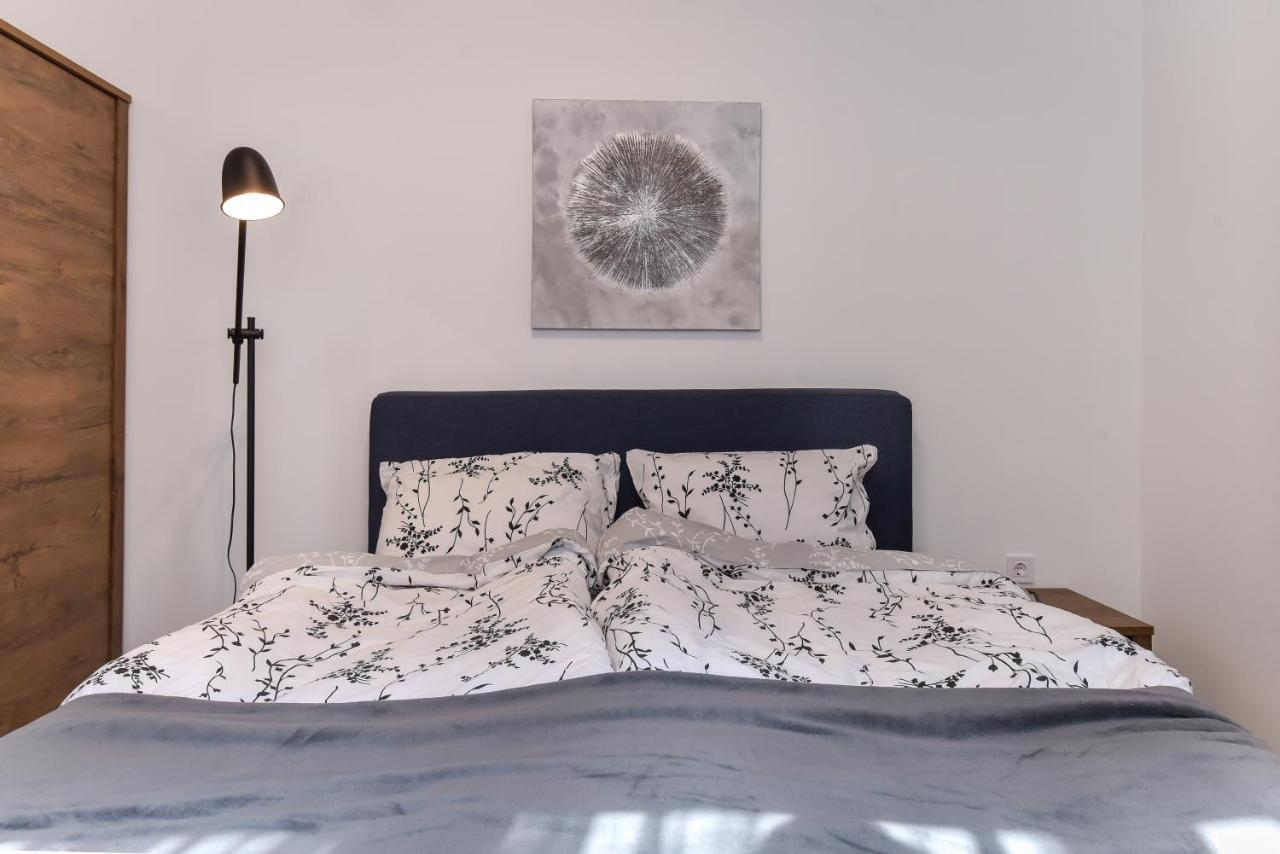 Apartament Cosy & Renovated 2Bd Flat Near Vitoshka By Flat Mаnager Sofia Zewnętrze zdjęcie