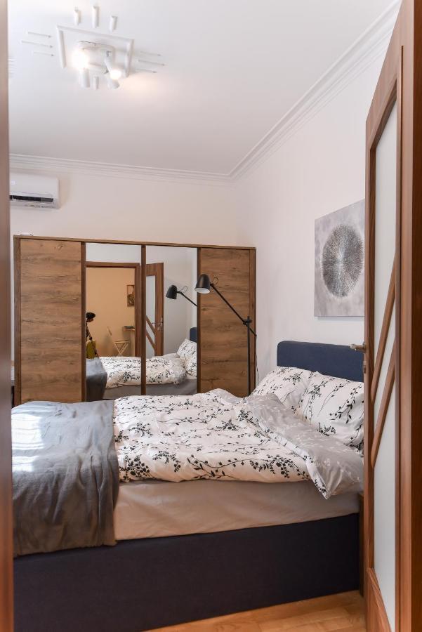 Apartament Cosy & Renovated 2Bd Flat Near Vitoshka By Flat Mаnager Sofia Zewnętrze zdjęcie